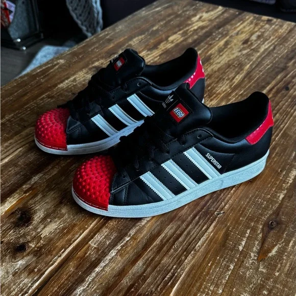 Adidas x LEGO Big Kids Superstar sneakers in black/red - Picture 2 of 8